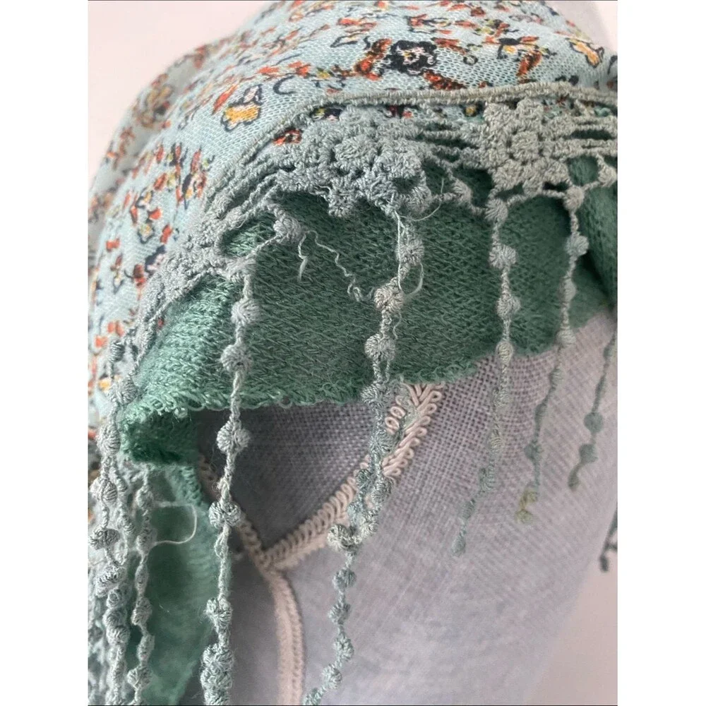 VTG Crochet Trims Triangle Scarf Floral Prints & Sage Green Cottage Boho Garden
